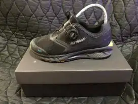 Sepatu Running GoreTex Original