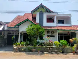 Rumah Besar 2 Lantai Komplek Taman Pulomas Kedawung
