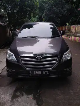 Innova v luxury 2014 MT