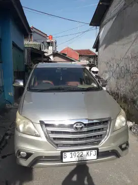 Toyota Kijang Innova 2010 Bensin