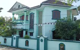 Tanah dan bangunan rumah barat monjali ssngat strrategis