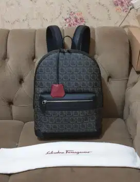 Tas slempang pria salvatore feragamo original