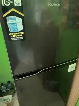 Kulkas 2 pintu polytron