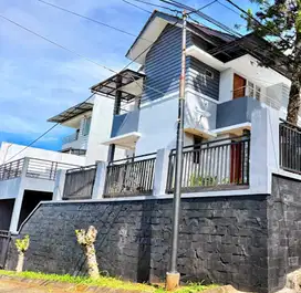 Rumah cantik 2,5 lantai komplek buana hiltop residence cilengkrang