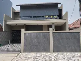 ANA RUMAH BAGUS SEMI FURNISHED UK 10X25M DI MERUYA