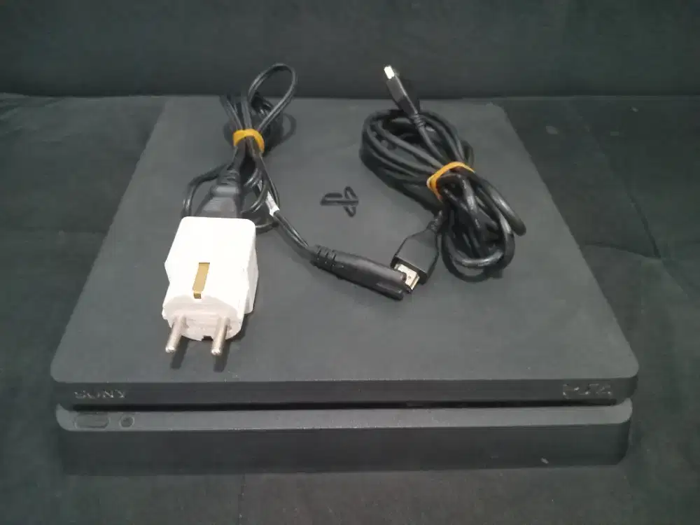 PLAYSTATION 4 PS 4 PS4