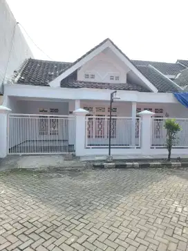 Rumah Murah Luas 150 m2 Area Perumahan Poros Jalan Sulfat Blimbing