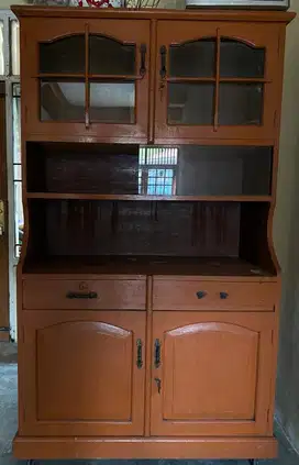Lemari ruang makan