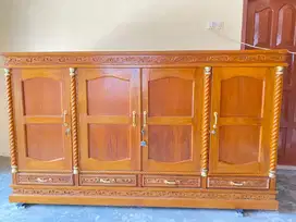 Lemari bufet ruang keluarga