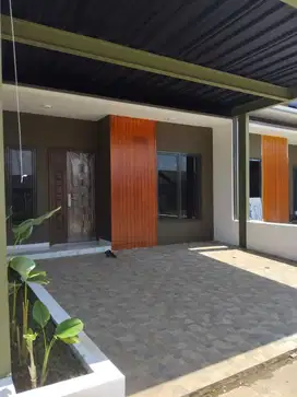 Townhouse mewah 2lantai unit siap huni lokasi dekat Tol Jatiwarna