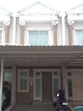 Disewakan Rumah Green Lake City West Europe 4x15m, Unit Langka
