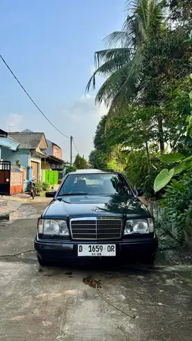 Mercedes Benz E220 M/T Masterpiece