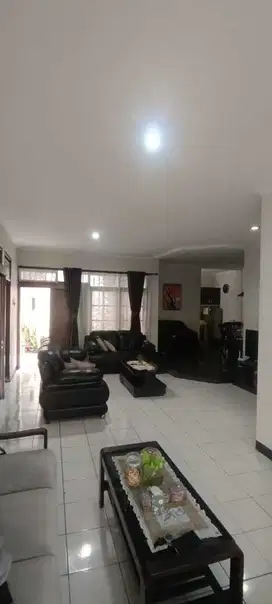Dijual Rumah 2 Lantai Semi Furnished Taman Cibaduyut Indah