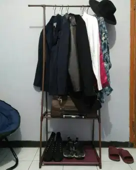 Rak pakaian portabel