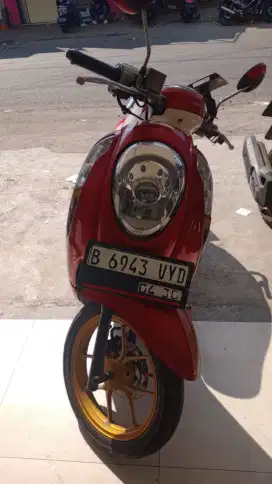 Jual motor Honda Scoopy fi tahun 2014 ss lengkap pajak hidup