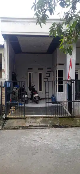 Rumah siap huni, jual cepat di alamanda regensy