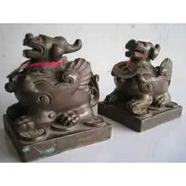 2 pasang Vintage antik patung kie lin terbuat dari bahan besi kuningan