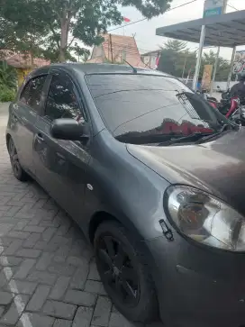 Nissan march 2011 matic