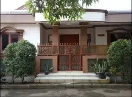 Rumah Hoek Strategis 136m² Siap Huni di Tangerang, Nego Cepat!