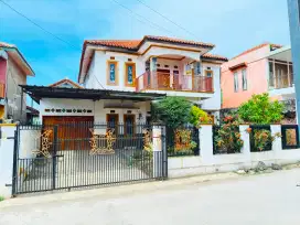 DIJUAL RUMAH PINGGIR JALAN, NYAMAN, BEBAS BANJIR. HARGA BISA NEGO