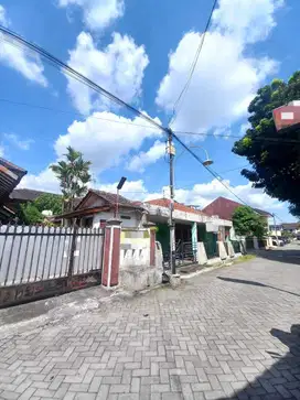 Tanah dan bangunan sangat stratwgis dan premium jln kaliurang KM 6