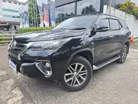 Toyota Fortuner  2.7 4x2 SRZ Bensin-AT 2016 Hitam
