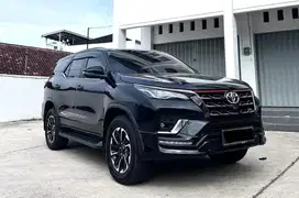 Toyota Fortuner Vrz TRD / GR 2021 matic diesel Km rendab mulus sekali