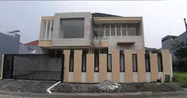 Rumah 2 Lantai Bagus SHM di Citraland Area Golf Siap Huni
