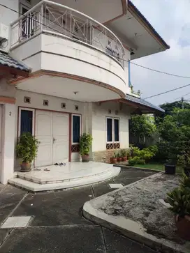 Dijual rumah di taman royal cipondoh