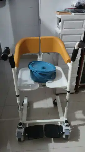 Kursi Roda  BAB dan mandi