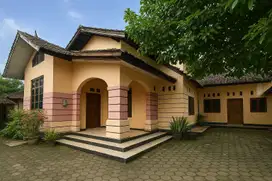 Rumah diatas tanah 370m2, 5 BR 3kamar mandi, full furnished