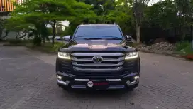TOYOTA LAND CRUISER VXR 300