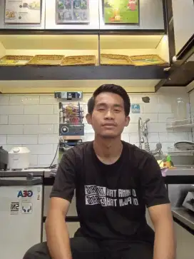Cari kerja apa aja, yg penting ada mess