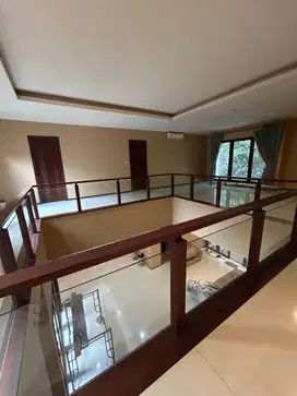 Disewakan rumah kawasan elite senayan sektor 9 Bintaro Tangerang Selat