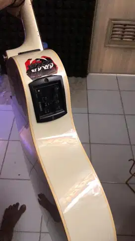 Gitar  yamaha apx 600 edisi butuh