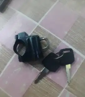 Gembok helm motor