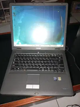 Laptop Toshiba satellite J72 ram 2/80gb minus lcd burem