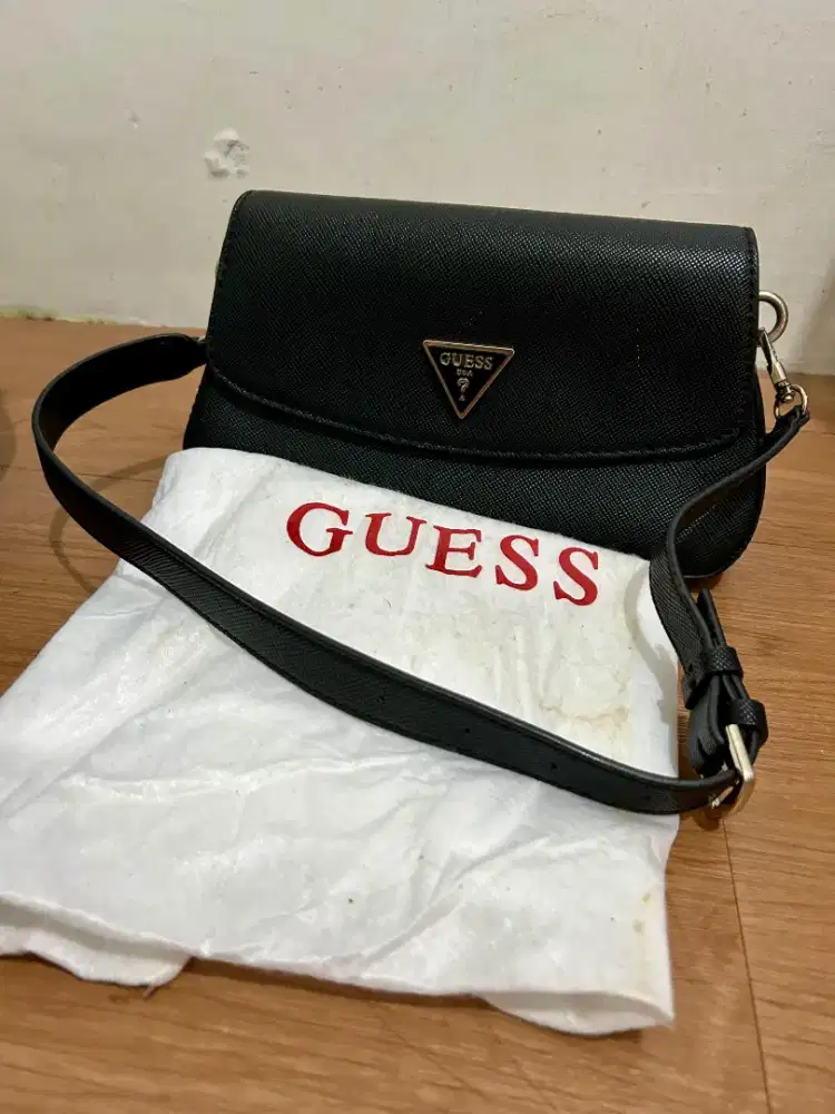 Tas Guess Hitam