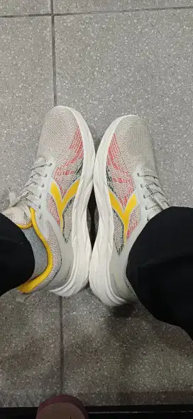 Sepatu Running Wanita