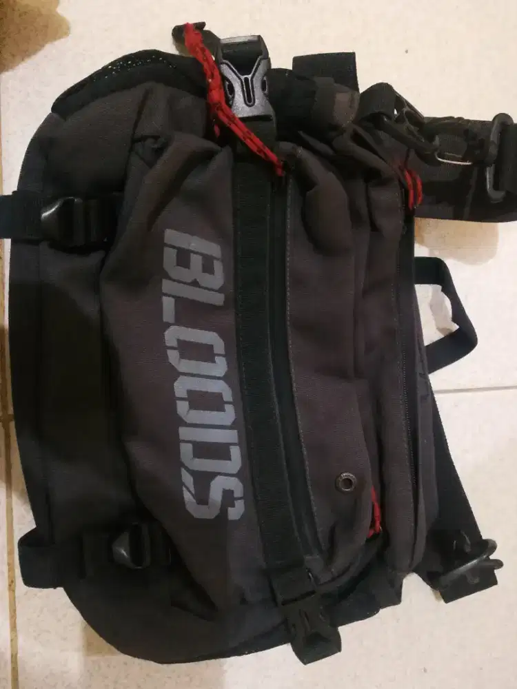 Tas Slempang Merk Bloods