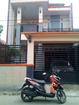 Rumah tingkat dua lantai dalam cluster