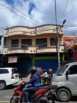 Dijual Ruko 2,5 Lantai Strategis di Jl. Sasuit Tubun, Kota Manado