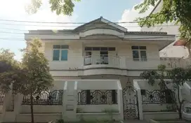 Dijual rumah besar posisi hook di Harapan Indah 1