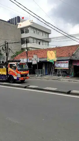 Bangunan komersil  bonus 4 kios aktif 7 kontrakan di Pondok Pinang