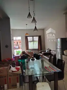 Dijual rumah strategis di komplek Cipedes Sukajadi