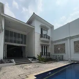 dijual rumah baru siap huni ada swiming pool di otista