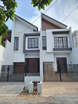 Rumah Baru Gress Medokan Asri Barat Dekat UPN