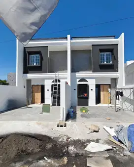 Rumah Mezanine Gununganyar STRATEGIS, CARPORT 2