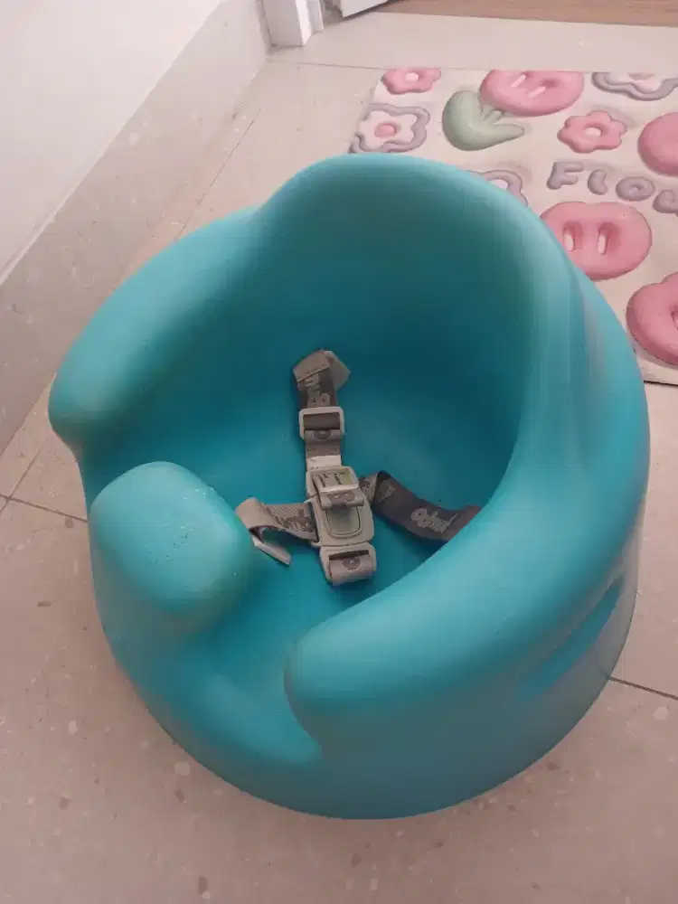 Dudukan bayi warna biru