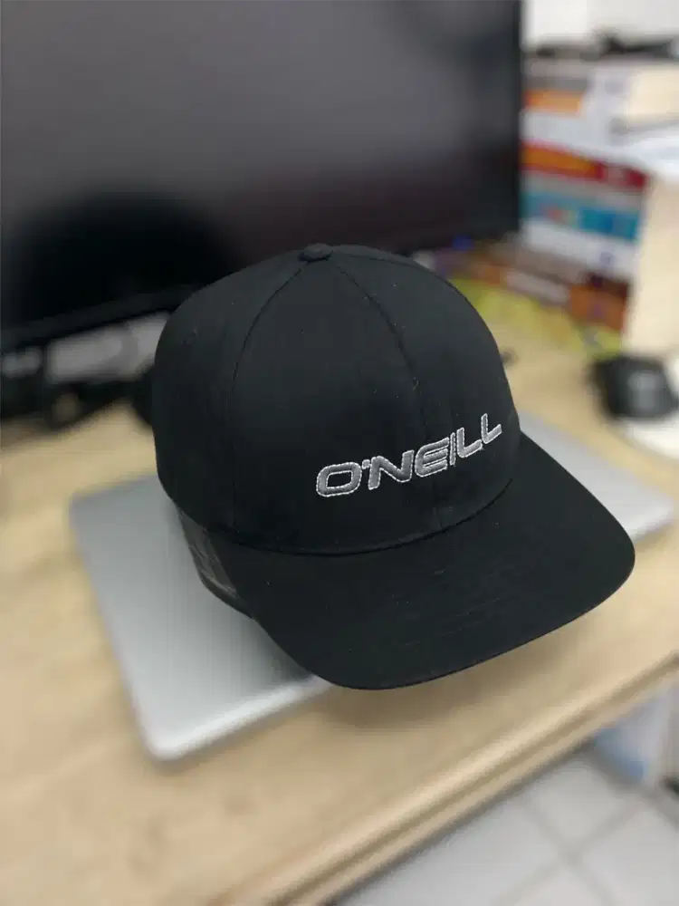 TOPI SNAPBACK LOW HITAM ONEILL BEKAS